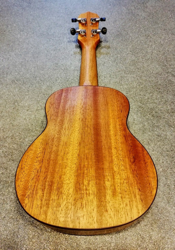 Ukelele Soprano Caoba Con Funda Izzo 320sm - Image 3