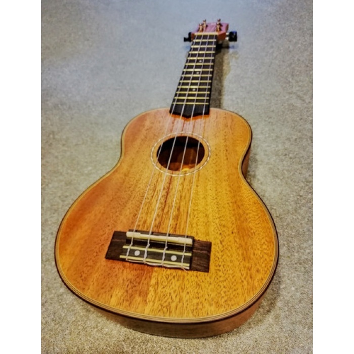 Ukelele Soprano Caoba Con Funda Izzo 320sm - Image 2