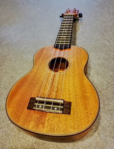 Ukelele Soprano Caoba Con Funda Izzo 320sm - Image 2