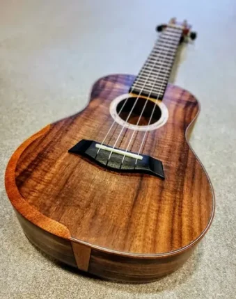Ukelele Concierto Koa Izzo Serie 420ck Con Funda D 733115 MLA31463255006 072019 O