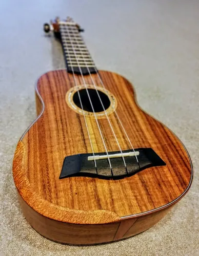 Ukelele Soprano Koa Con Funda Izzo 420sk - Image 2
